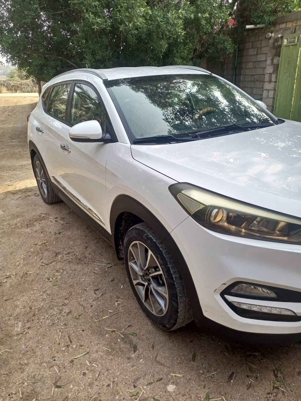 سلام عليكم 
سيارة توسان للبيع موديل 2018 مكفولة من الضربة والصبغ سيارة حلوة متوازي على بيعتها عندي بنيان والسونار مرفق بالمنشور السعر 179 ورقة وبيها مجال رقم المبايل ***********
