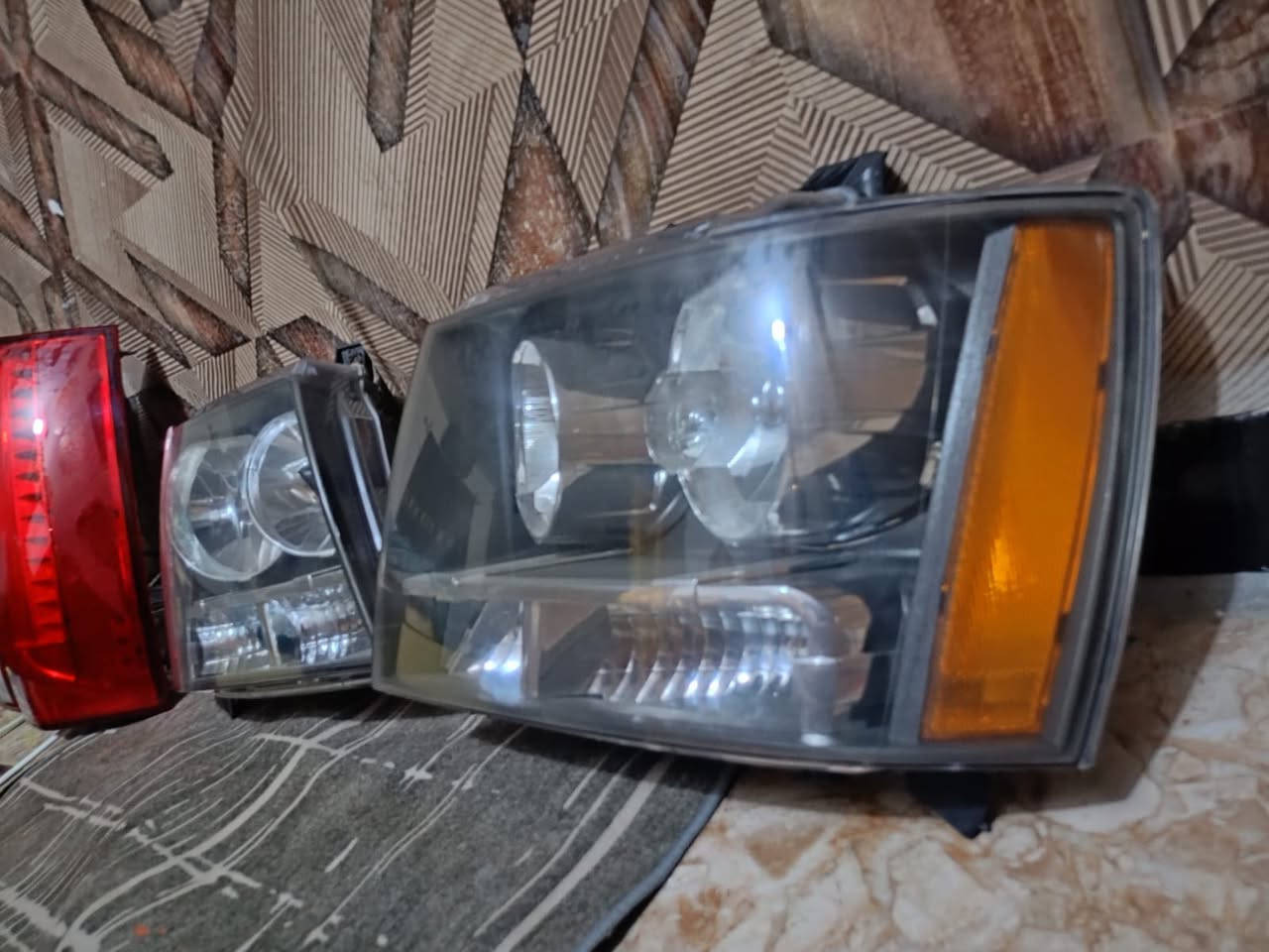 سلام عليكم 
متاح لايت تاهو 14 اصلي حاويه بكلايت تاهو 14 اصلي حاويه صارخه اصليه كامله حاويه السعر شلع 400 واسط الكوت 

***********
