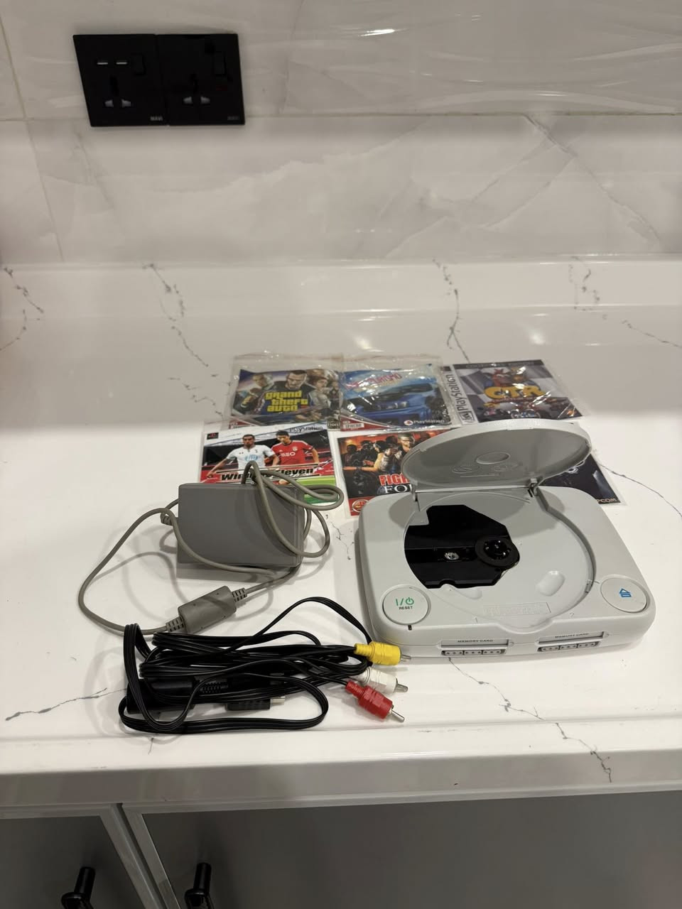 بلي وان ريجن بال شغل قرص اصلي و كوبي نظيف٪؜٩٠     بدون جوستك سعر ٣٠ الف


**إذا كنت صاحب هذا الإعلان وتريد حذفه لأي سبب، رجاءا أرسل رسالة إلى الدعم الفني**