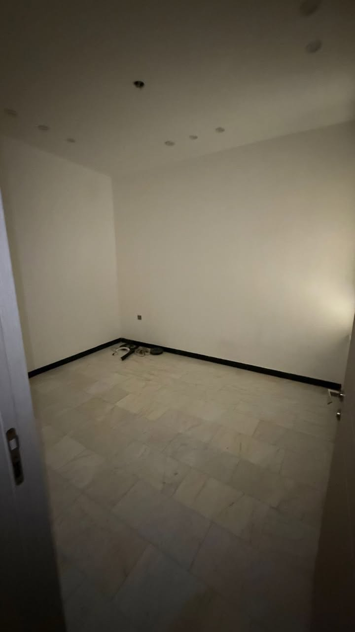 للايجارشقه طابق اول مساحه 130مربع الاقتصاديين جديده غرفتين نوم وصاله مطبخ للاستفسار ***********
