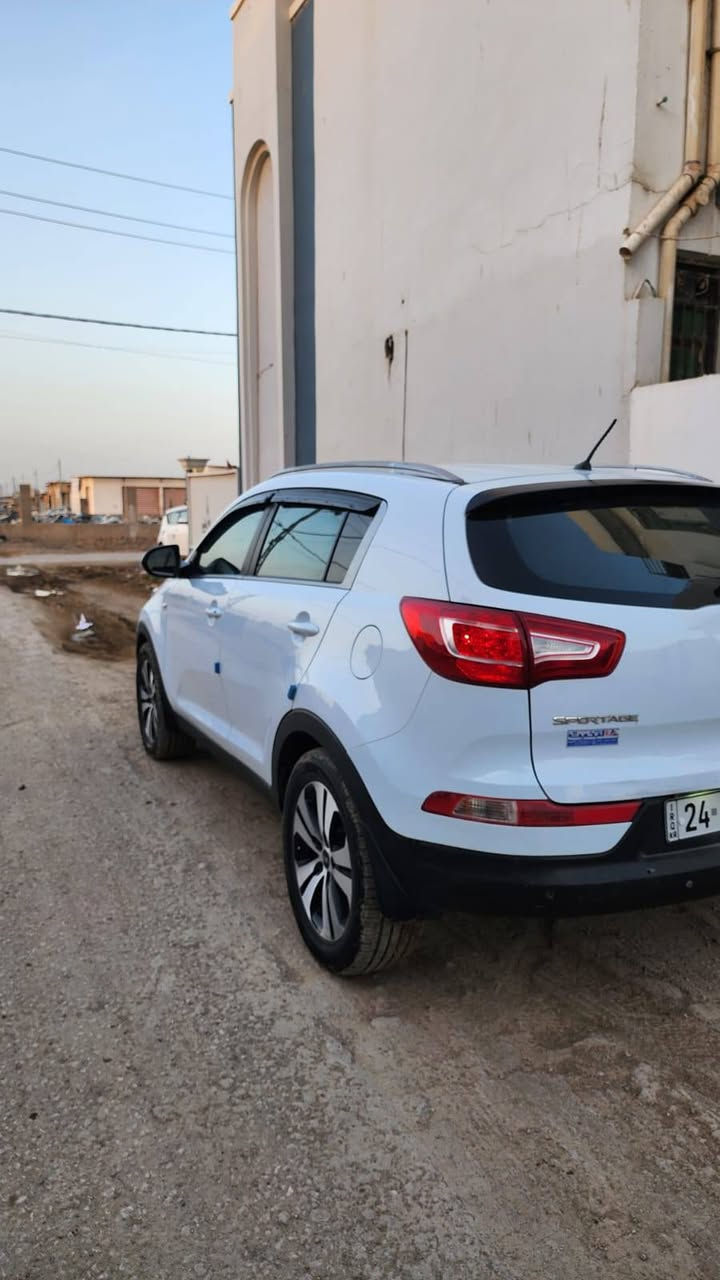 السلام عليكم
للبيع سبورتج 2014وارد خليجي
 كفاله عامه لا صبغ ولا فتح ولا تبديل ولسونار مرفق بلمنشور 
رقم ادهوك سنويه ورقم وهزه جديد
محرك 2000دوش مكفول 
كير اوتو عادي 6نمر مكفول 
موصفات السياره 
ارباكات سليمه 
شاشه تاب اندرويد 
كامره خلفيه دواره 
حساسات خلفيه اصل 
هيترات مري 
بجم زنون 
ويل كب اكروم 
نضام ايكو مكثف بانزين 
مري شفط
وباقي الموصفات معروفه 
حداديه مسويه جديده 
السياره جاهزه من كلشي ماناقصه اي شي 
مكان السياره بابل 
السعر 158
***********
