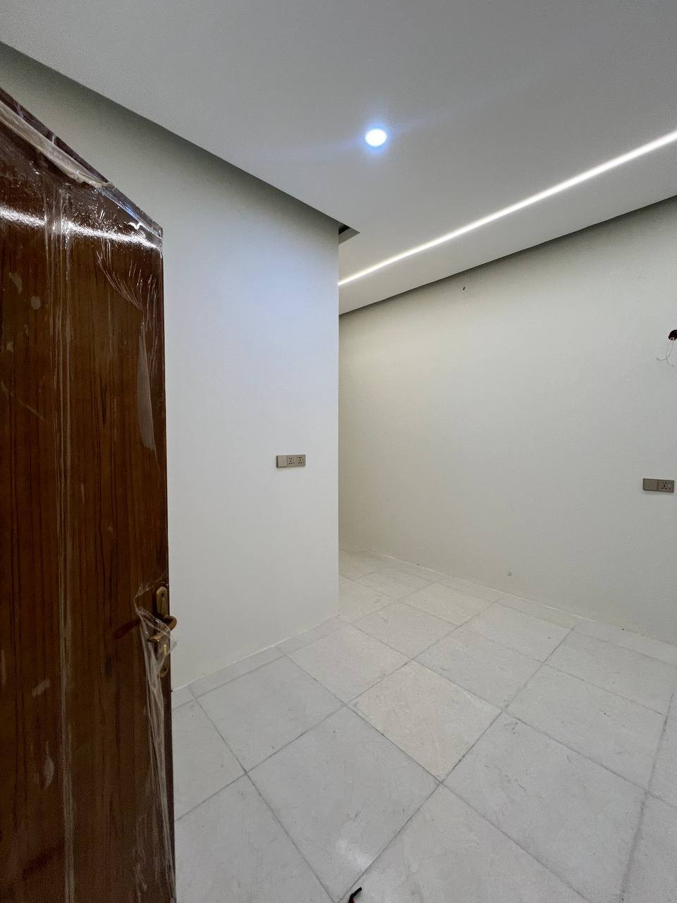 🏛️ بيت للايجار  🏛️

في الحكيمية بناء حديث ديلوكس

يحتوي ست غرف منام صاله مطبخ

صحيات استقبال كراج حديقه

سعر الايجار مليونين ونص

ــــــــــــــــــــــــــــــــــــــــــ

للمعلومات اكثر الاتصال

على الرقم الموضح 

***********

رابط القناة 

https://t.me/vvvohhh
