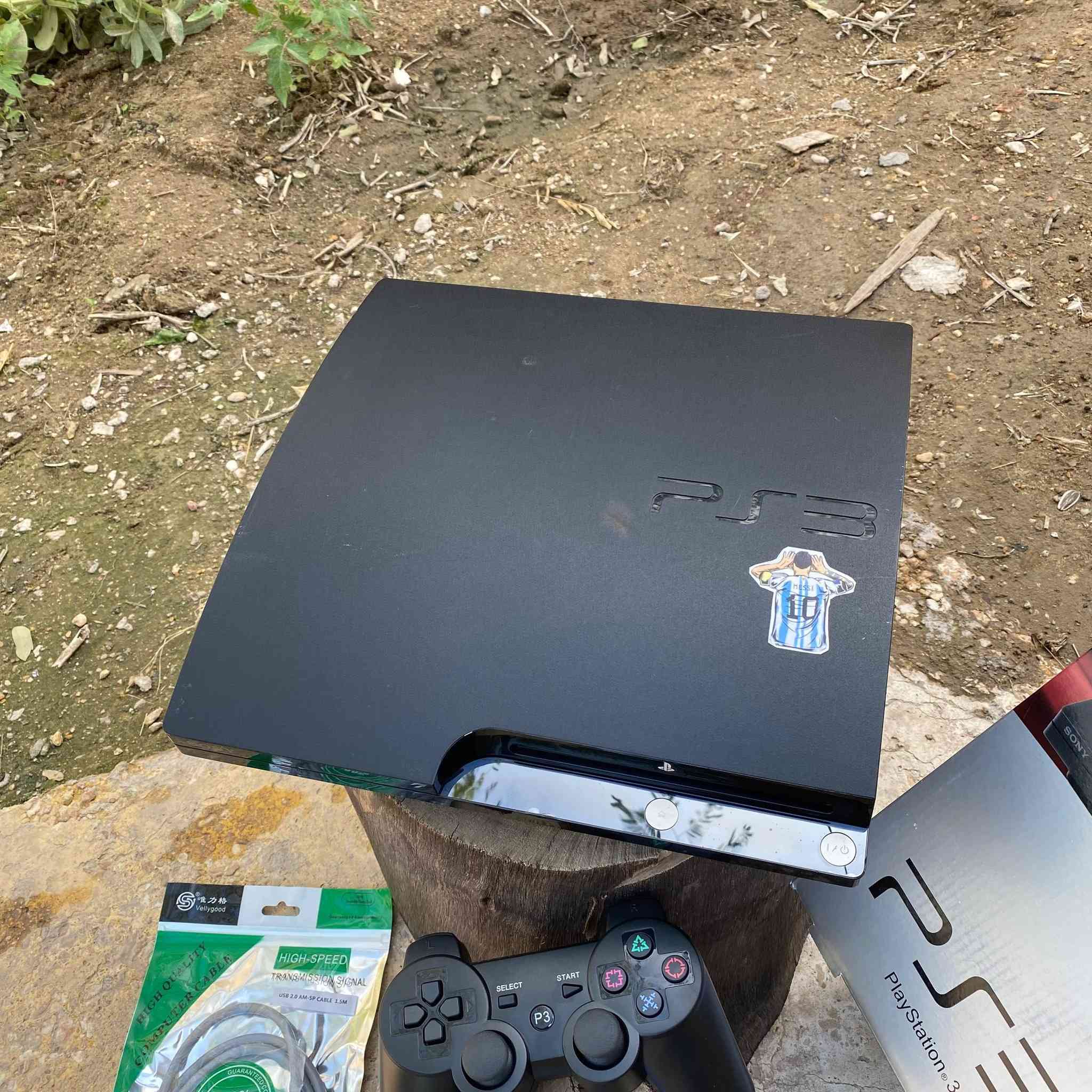 للبيع بلي ثري مهكر كامل ملحقات ويدتين مثل ماموضح بصوره والعابه موجوده بالفيديو السعر ١٥٠ الف موجود توصيل كل المحافضات 
للتواصل *********** 
من رخصه الادمن
