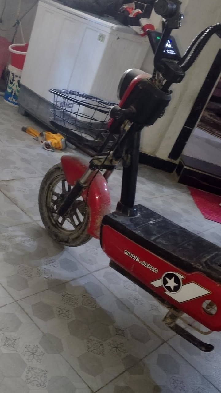 سلام عليكم دراجه شحن حجم 14 لايت عالي ناصي بطاريات ع فحص كهربايات كله شغالة اشارة يمنه يسرة اربع بطاريات 3سرعات السعر 180قفل عنوان فلوجه حي الشهداء ،،هذا رقمي ***********
