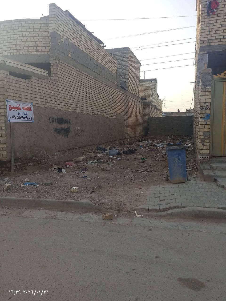 السلام عليكم يتوفر قطعة أرض 100 متر في حي الكوفه قرب دلاليه السيد الشارع 10متر للاستفسار ***********
