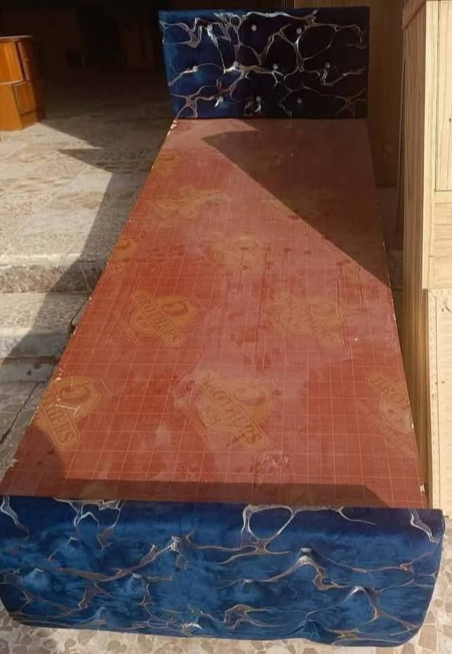 تخت نفر جديد #السعر50الف متوفر توصيل.فقط
شرط اذا ما نفس الصوره والمواصفات يرجع 
للحجز ارسل العنوان ورقم خاص


**إذا كنت صاحب هذا الإعلان وتريد حذفه لأي سبب، رجاءا أرسل رسالة إلى الدعم الفني**