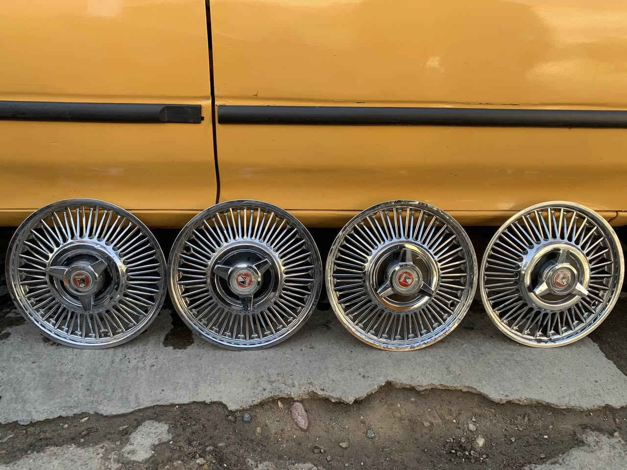 سلام عليكم تحويره مال سايبه تايرات سنتره عالي جديد لوك +وياله مال كرونه لا رجفه ولا بلنص يخبلن + كبات كلكسي نضاف كلش جدد بس واحد شويه الداير مالته محلو الباقي يخبلن +سيبايه سايبه وترهم فرينه يمكن انتاج ٢٥ كلش نضيفه حبايب ابيع التحويره كامله ب٦٠٠ الف مكاني بالاعظميه موجود واتساب ***********
