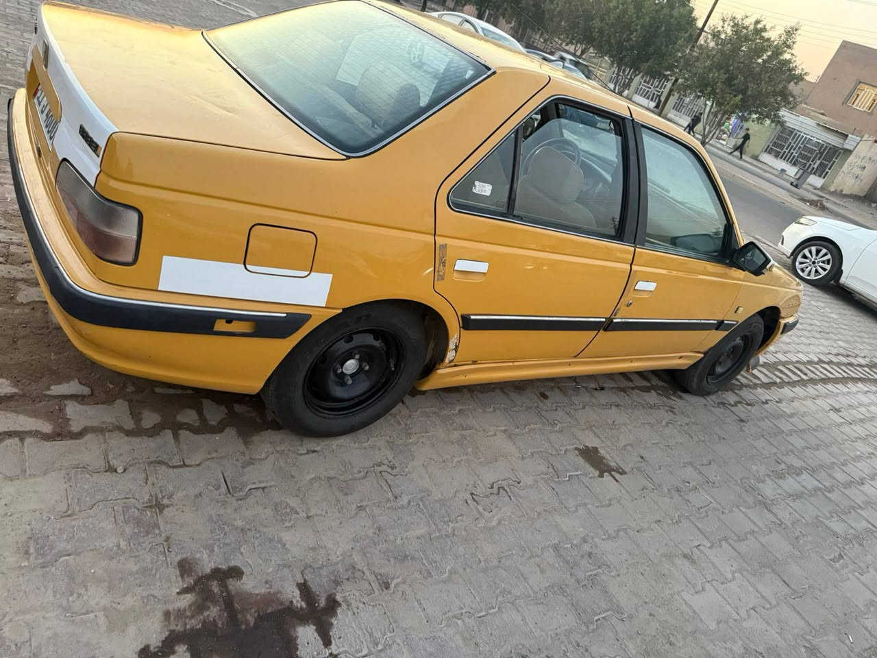 بيجو باص رقم بغداد مصفره هيه وغرامات كير محرك مكفول تبريد شغال سياره جاهزه السعر ٣٨ ورقه وبيها مجال قليل العنوان بغداد المدائن رقم ***********
