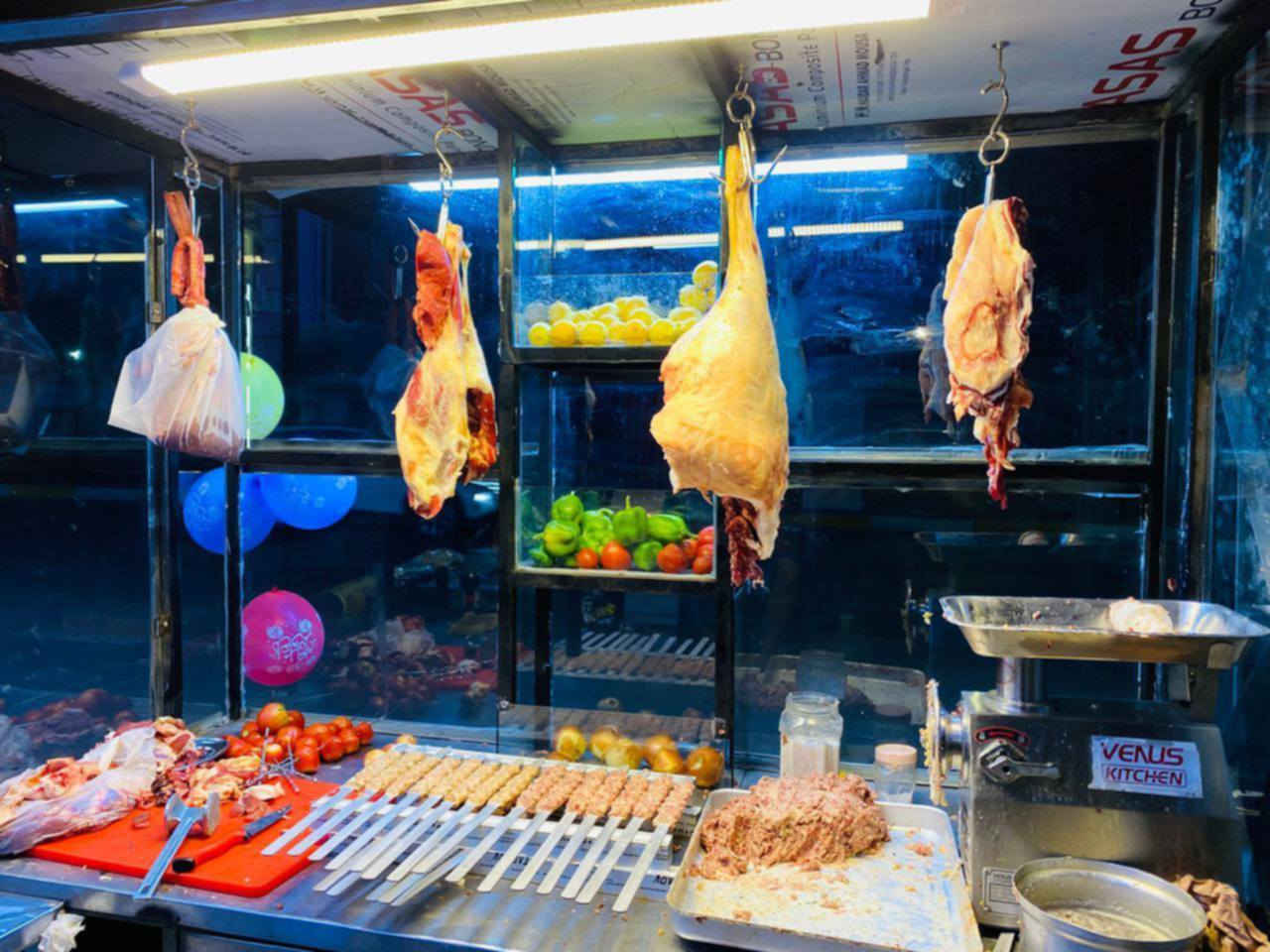 سلام عليكم غراض مطعم كامله مكمله دجاج مشويات الأغراض مشتغلات اسبوع فقط كله جديد ***********اتصل وبخدمتك
