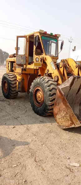 شفل حجم 80  موديل 79  مكفول بدون صبغ و كير و محرك شغالات شرط الشغل 
السعر 110 
***********
