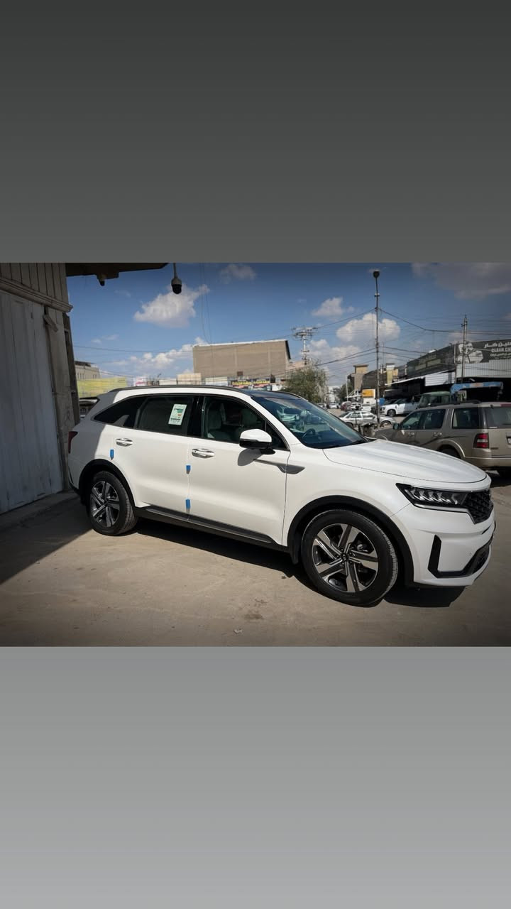 السلام عليكم 🌹
🚗 للبيع – كيا سورينتو 2021 🚗
🔥 
🌍 وارد: خليجي (كفالة عامة)  
عده بارد إصبعين يم العلامه مال صندوق +بارد نهايه باب السايق على كد اصبعين 👌🏻
🎨 اللون: أبيض  
📏 الممشى: 65,000 كم  

⚙️ المواصفات:  
- فل مواصفات  
- بصمة تشغيل + تشغيل عن بُعد 
- ⁠كامرات 360درجه  
- ⁠شحن لاسلكي 
- ⁠اربع منافذ شحن 
- سقف بانوراما - ⁠ 
- كير ماوس  
- هاند بريك بصمة  
- كشنات جلد  
- 7 راكب مريحة (عائلية)  
- محرك 6 سلندر (3500)  

📍 الموقع: بغدادالكراده  
💰 السعر: 28,000$ قابل للتفاوض   

📞 للتواصل: ***********  

✨ السيارة نظيفة جداً وجاهزة للاستخدام، ما تحتاج أي صرف
👌🏻
