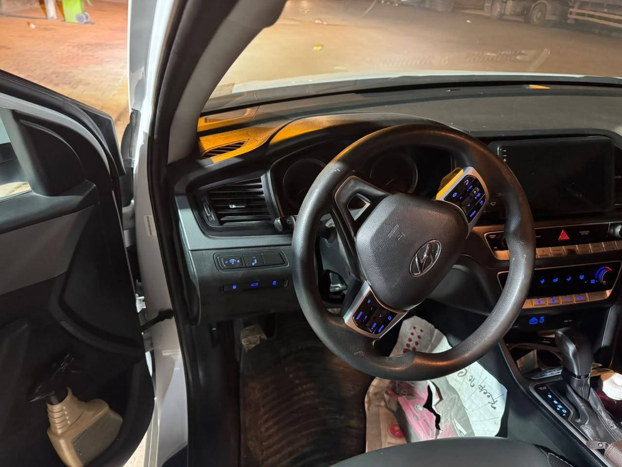 السلام عليكم
سوناته 2018 وارد امريكي للبيع فقط 
حادثه موضح بلصور وبيها بارد بجهه السكن  مكفوله مكينه وكير  
ماشيه 73 الف ميل
موصفاتها معروفه 
السعر 134 ورقه وبيها مجال للطيبين
للاستفسار ***********
