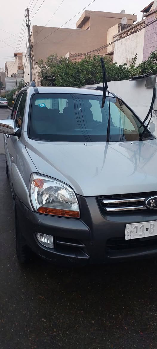 السلام عليكم 
للبيع .........
سبورتج الشكل مقدس 
مواصفات tlx يعني اعلى فئة
السياره مكفوله كفاله عامه من الصبغ والمعجون وشرط حته الدعاميات مكفوله 
والسونار مالها موجود 
مواصفاتها شاشه كامرا حساسات شفتات ستيرن
بوصله بالمرايه بلاد
فتحه سقف
٤ ويل دسك مع نضام بريك ABS
تك ويل مو فور المرغوب يعني كير النترا مقدس جيب وشد 
مكينه ٢٠٠٠ يعني ٤ سلندر دوش
نفس المكينه مال النترا المقدس
ويل كب بلاد 
كشنات جلد
بلاجكتورات زينون
زوج تاير جدد 
باتري جديد 
صيانه دوريه كامله 
السيارة رقم بغداد بأسمي يعني تحويل ثاني يوم 
السياره كلها شغاله من محرك صدر تبريد كهربائيات وترايك لكوريا تفحص يمهم بالشركه
ملاحظه/
 السيارة بيهة شخوط بسيطات يعني بالبولش يروحن حته لاتكول ما ذاكرهن بالاعلان
العنوان بغداد الدورة للأستفسار الاتصال *********** ابو سيف
