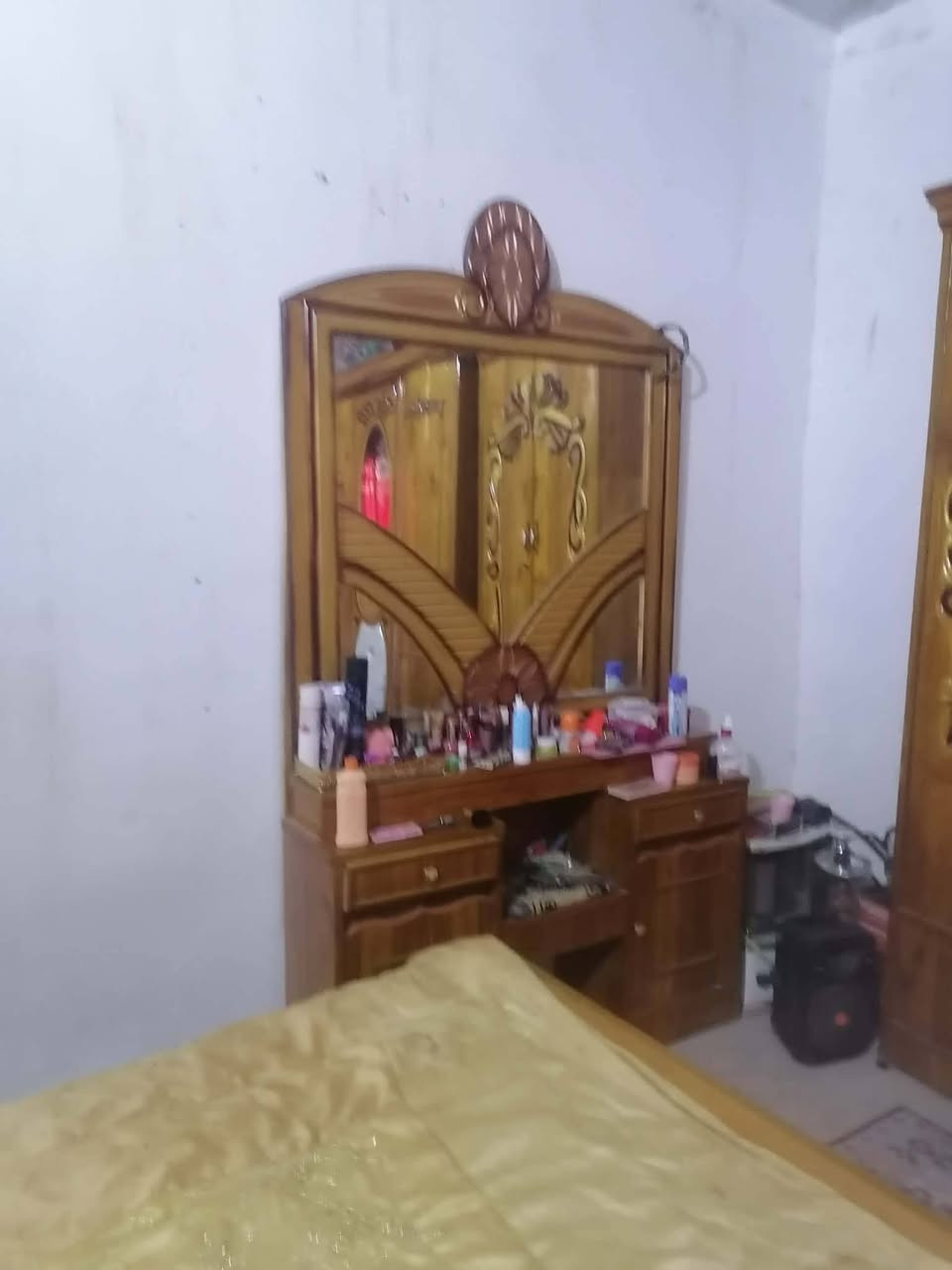 غرفه نضيفه السعر ٩٠٠ قابل للتفاوض للأستفسار مكان النهروان فلكه السياحي  ***********
