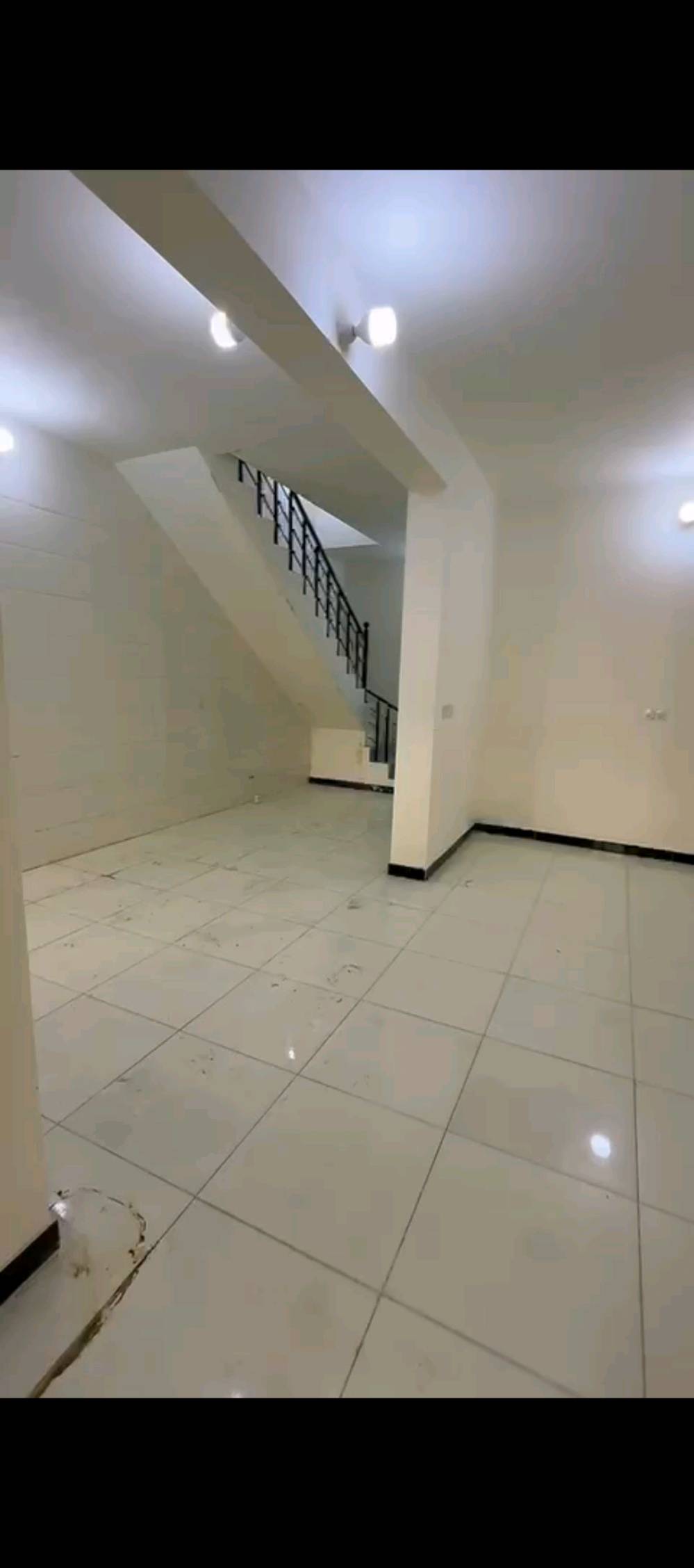 ✨ مجمع الدور البيضاء السكني ✨
يعلن عن توفر وحدات سكنية حديثة بمساحات متعددة وبأسعار تنافسية جدًا
📍 الموقع:
منطقة الري – بالقرب من منطقة الشباب والمربع الذهبي
ضمن مناطق بغداد / الكرخ
موقع مميز وقريب من الخدمات الأساسية
📄 النوع القانوني:
أراضي زراعية – سند 25
✔️ قرار محكمة
🏠 تفاصيل الوحدات السكنية:
🔹 مساحة 60 م²
واجهة 6 م – نزال 10 م
طابقين
(هول + استقبال + مطبخ + صحيات + 3 غرف نوم)
💰 السعر: 100 مليون
🔹 مساحة 85 م²
واجهة 6 م
طابقين
(هول + استقبال + مطبخ + صحيات + 3 غرف نوم)
💰 السعر: 120 مليون
🔹 مساحة 90 م²
واجهة 6 م – نزال 15 م
طابقين
(هول + استقبال + مطبخ + صحيات + 3 غرف نوم)
💰 السعر: 125 مليون
🔹 مساحة 115 م²
واجهة 7 م – نزال 17.5 م
طابقين
(هول + استقبال + مطبخ + صحيات + 4 غرف نوم)
💰 السعر: 145 مليون
🔹 مساحة 135 م²
واجهة 7.6 م – نزال 18 م
طابقين
(هول + استقبال + مطبخ + صحيات + 4 غرف نوم)
💰 السعر: 165 مليون
⚙️ خدمات المجمع:
✔️ ماء
✔️ كهرباء
✔️ مجاري
✔️ تبليط كامل
✔️ بوابات دخول
✔️ نظام أمني (Security System)
📌 فرصة حقيقية للسكن أو الاستثمار
موقع ممتاز ✔️ أسعار مناسبة ✔️ خدمات متكاملة ✔️
📞 للاستفسار والتواصل:
شركة تاج الياقوت للتطوير والاستثمار العقاري 👑
📱 *********** (واتساب)
📱 *********** (واتساب)
📱 *********** (واتساب)
📱 *********** (واتساب)