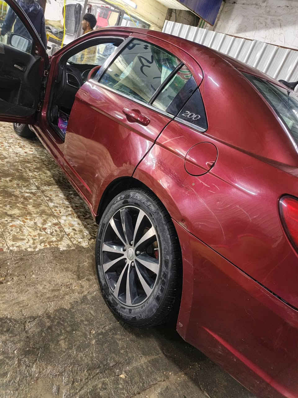 ممتازة بحالة 2013 سي كرايسلر السعر  ٧٠وبيهامجال   ***********للاتصال
