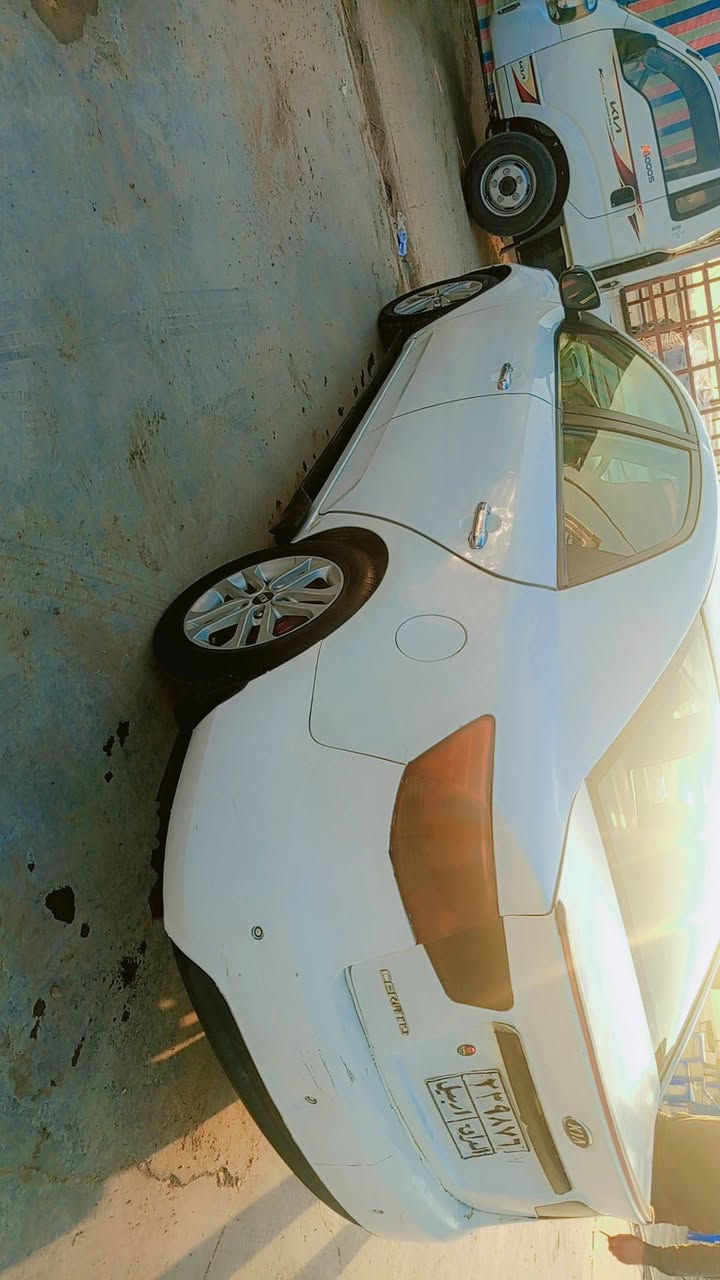 السلام عليكم ورحمه الله 
سيراتو 2011للبيع
مصبوغة حزام بدون دواخل 
كير نضيف 
محرك بدون تبخير او تنقيص
تدفئة وتبريد شغال 
تخم تايرات نضيف 
السعر 87,$  وبيها مجال 
المكان واسط العزيزية 
للاتصال على 
***********
