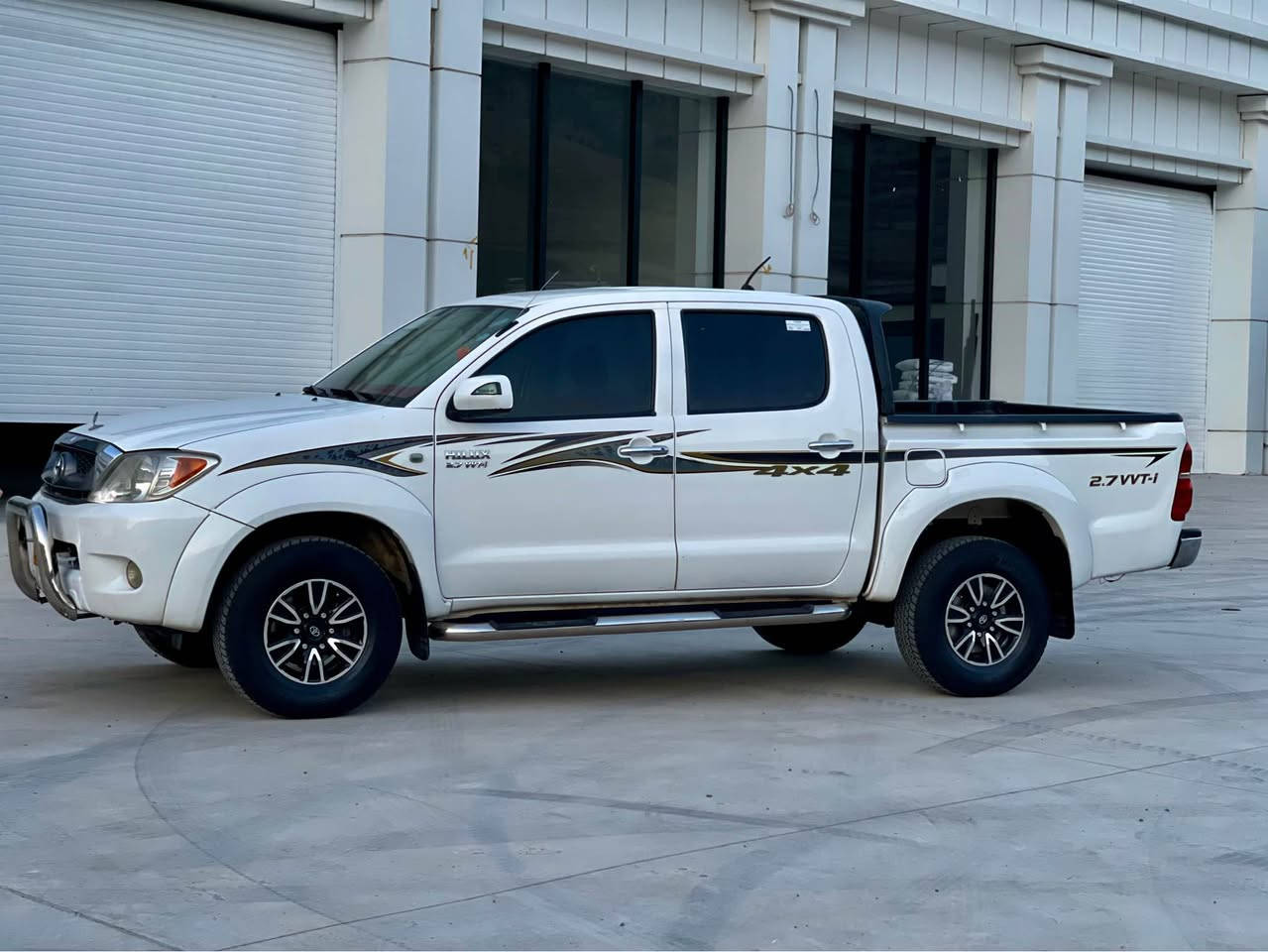 Toyota Hilux 2007
دەبل ئەکسل 
مەنەفێست ئەسلی
هەزە و پاکانە و خرامەی بە شەرت
گێر و مەکینەی بە شەرت
دەبل گێر و گێری قورسی بە شەرتە
بۆیاخ نیو پارچە لەگەل دوو سێ ساردی
نرخ ١٣٥ مەجالەکی کەم
ژمارە مۆبایل ***********
تکایە موشتەری تێل بکە جوابی نامە نادرێتەوە أربيل, العراق
