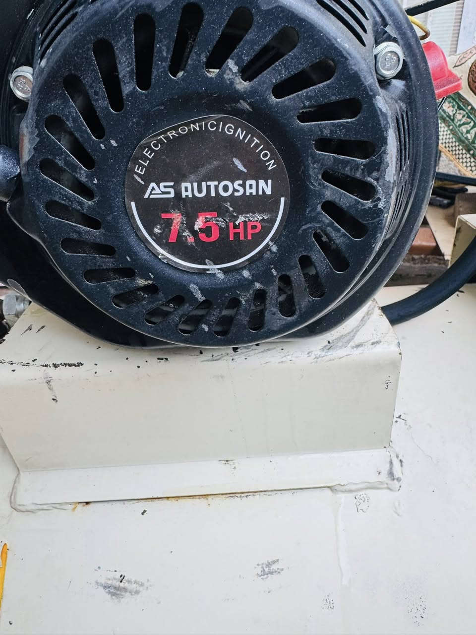 كمبريسر 350 لتر بانزين  نظيف جدا شغال بلادي على وضع شركة السعر 475
مكاني بغداد 
يشتغل كهرباء وبانزين ماطور مكانة موجود 
***********
