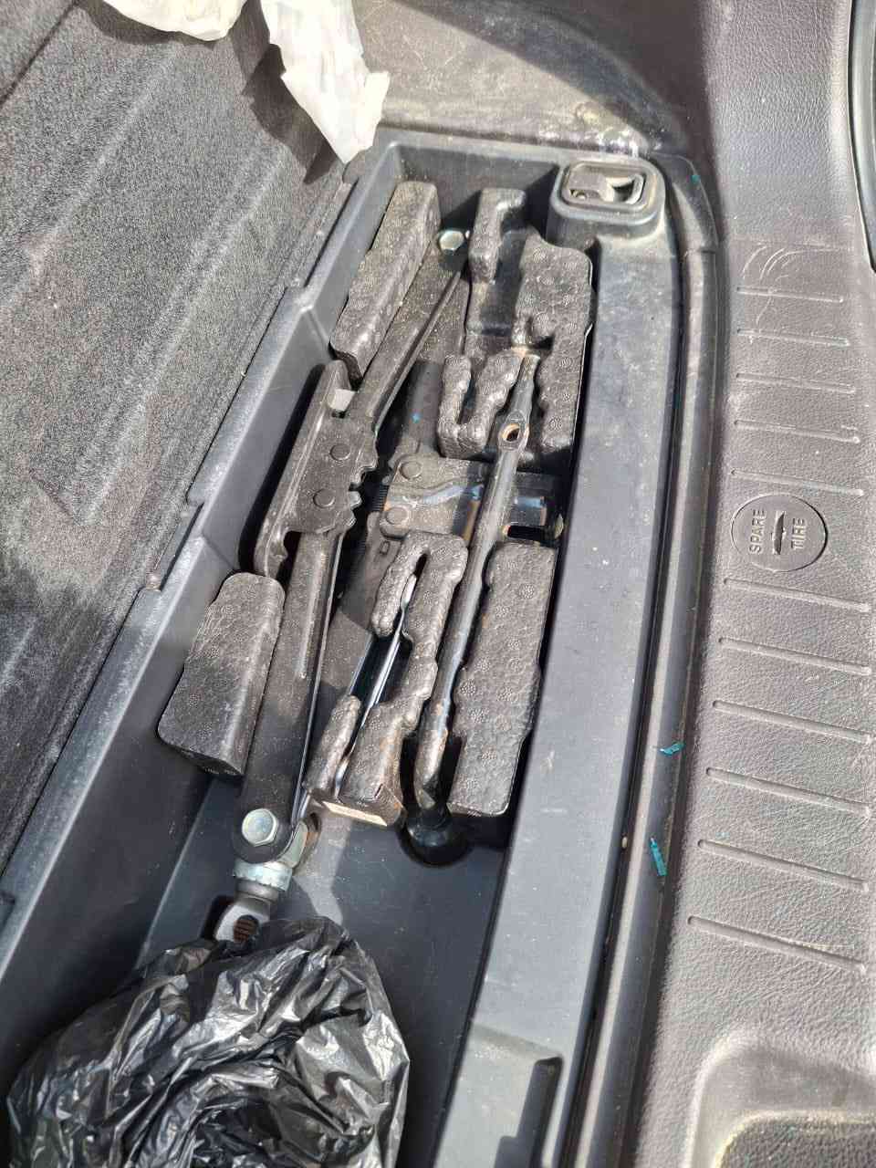 السلام عليكم 
سنتافيا ٢٠١٢ 
مال شركة جديدة لوك 
ماشية ٦٤ 
شاشة كامرة تحكمات 
مابيها لا ضربة ولا صبغ 
محركها ٣٥٠٠  
٦ سلندر 
٧ راكب 
تبريد تدفئة فول 
صدر جديد قبل شهر مبدل 
تخم تاير جديد
بانزين بس سوبر اديرلها 
بسمي السيارة 
سنويتها صارلها سبوع من منتهية 
سعرها ١٦١ 
*********** 
مكانها حي الجوادين
مكلف بالنشر اتصل ع الرقم
