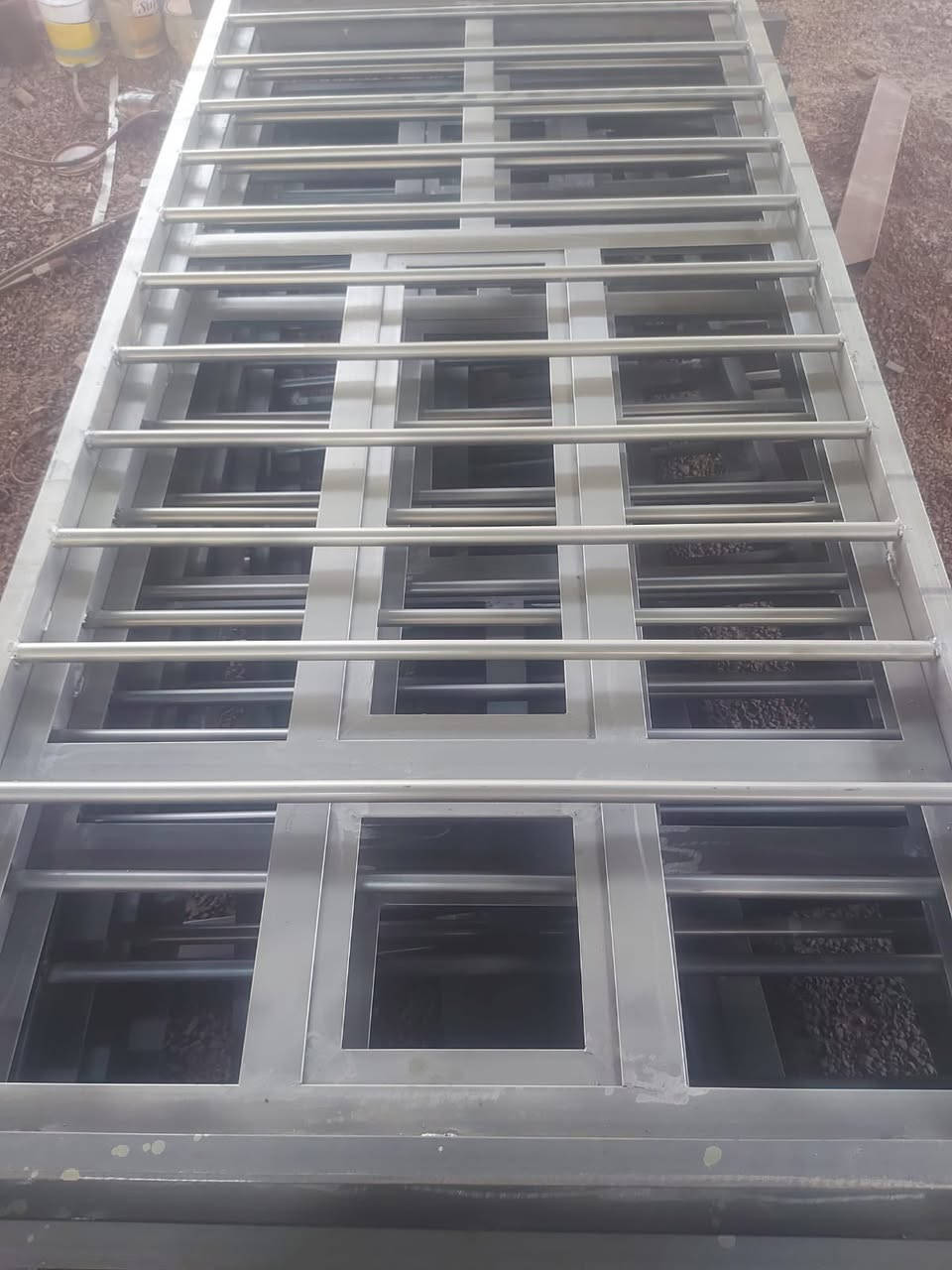 متاح كادر التنضيف وصبغ البوب  والشبابيك كادر متكامل وين ماتكون نجيك التواصل الاتصال بل رقم ***********
