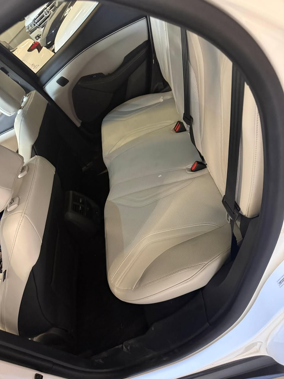 السلام عليكم 
موستك 2023 ماك اي كهرباء بل كامل
فئة بريموم ( فول مواصفات ) 1/1 
بطارية جبيره X حجم 91 كيلو واط 
تمشي بل شحنة 530 كيلو 
دبل ماطور 350 حصان 🚀🚀🚀
سقف جام بل كامل 5 كامراة 
شاشة جبيره صندوق كهرباء 
داخل 7 الوان السياره بصمتين 
داخل جلد ابيض كشنات كهرباء 
رمز دوخل بل باب 
نضام صوت B&O دمام خلفي 
حساس امامي خلفي 
وباقي الموصفات المعروفة
السيارة ماشية : 17الف كيلو 
رقم اربيل 
حادث السياره فقط نص جاملغ خلفي فقط 
بدون ايرباك   
) بيع او مراوس 
مكان السياره زيونه لاستفسار *********** وات ساب فقط
