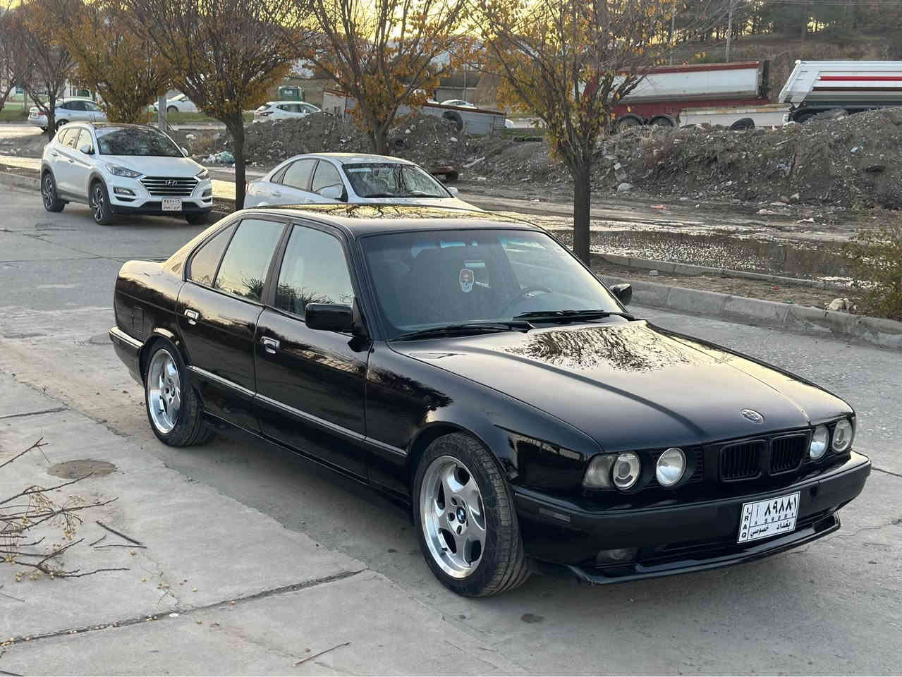 بەناوی خودای گەورە و میهرەبان
بیئێم  ٥٢٥ ئۆتۆماتیک 
سەیارەکە لەسەر دەقی شەریکە ماوە
دەحم و لێدراو نیە 
بێ مەسرەفە
حلوجە بێ سەرەتا
شوێن قەڵادزێ *********** بشدار, السليمانية
