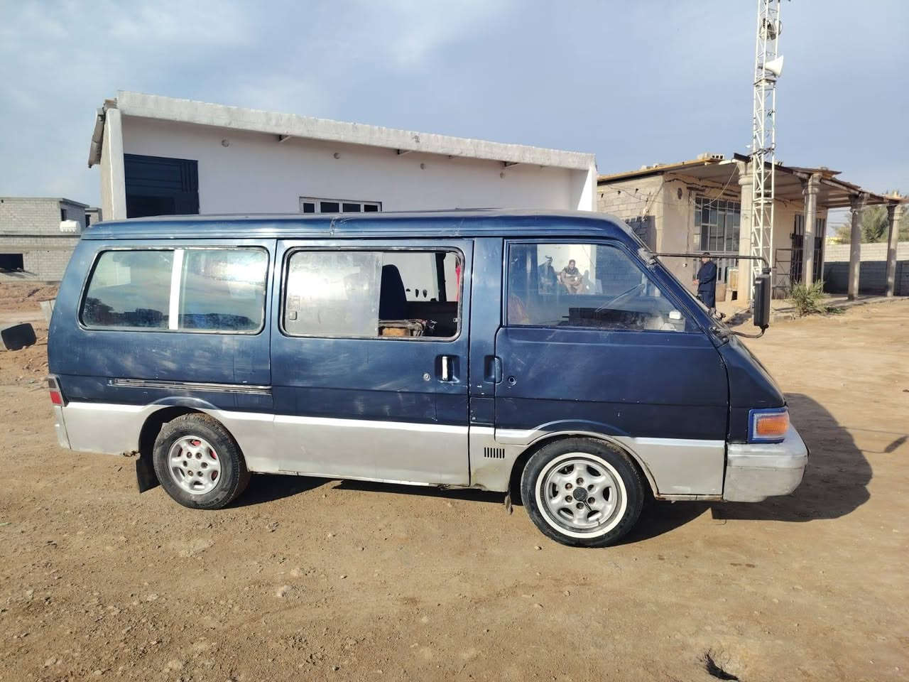 سلام عليكم كيه بسته البيع موديل ٩٤ رقم ديالئ ألماني مكينه بيها تبخير قليل بدون تنقيص شواصي نضاف كير بل جيس داخل حلو كشر حلو سلف دينمه باتري كلها جدد تحويل مباشر بم نوازل اكسل سياره جديده السعر ٢٧ وبيها العنوان ديالئ بلادروز ***********
