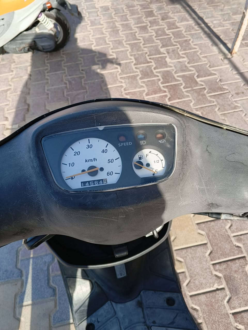 هالسلام عليكم بيجي حاويه كلش نضيفه مكينه على الشرط صوته ناعم ماينسمع سلف هندر اشاير يمنه يسره عدادات سرعه بانزين كله شغال رقم الهاتف بس واتساب...  ***********...السعر. 700. والدراجه حاويه  👍🏻
