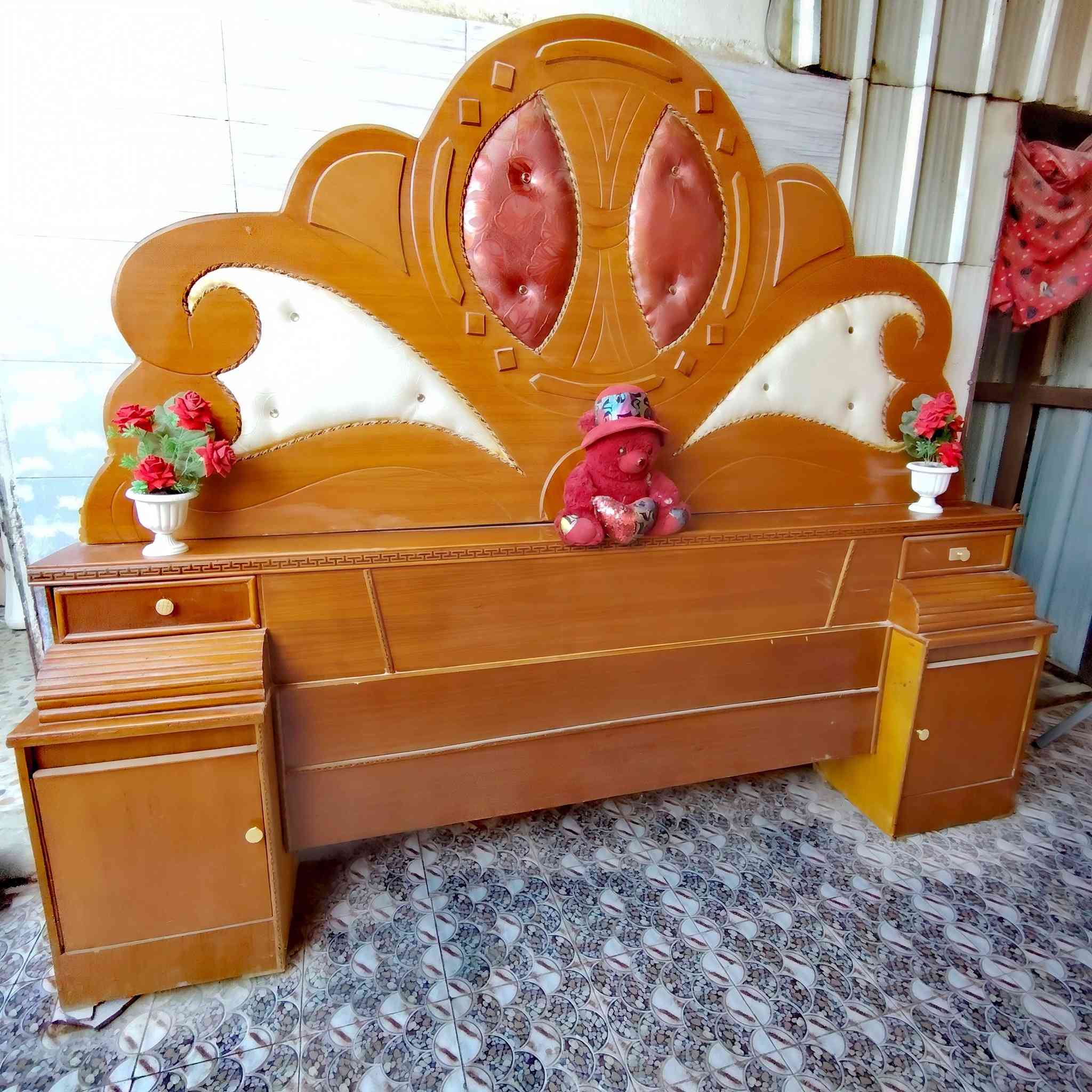 غرفة اخشاب صاج ام الخمسه موديل راقي دوشمه وترتيب زاويه كنتوريه ملحقات كامله مستخدم نضافة فول بدون ضرر للبيع الديوانيه اتصال ***********
