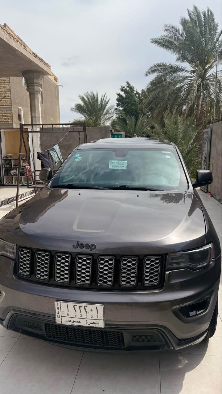 سلام عليكم جيب وارد امريكي مديل 20  هزه وسنويه ورقم توني مكملهن صار شهر حداده جديده 100‎%‎. سياره ما بيه اي نقص كامله للخير حادث دعاميه اماميه بدون شواصي ولا ايرباك  بيه فقط 4 قطع دبل كود بدون تبديل 
رقم المبايل ***********
مكاني البصره قضاء المدينه البصرة, العراق
