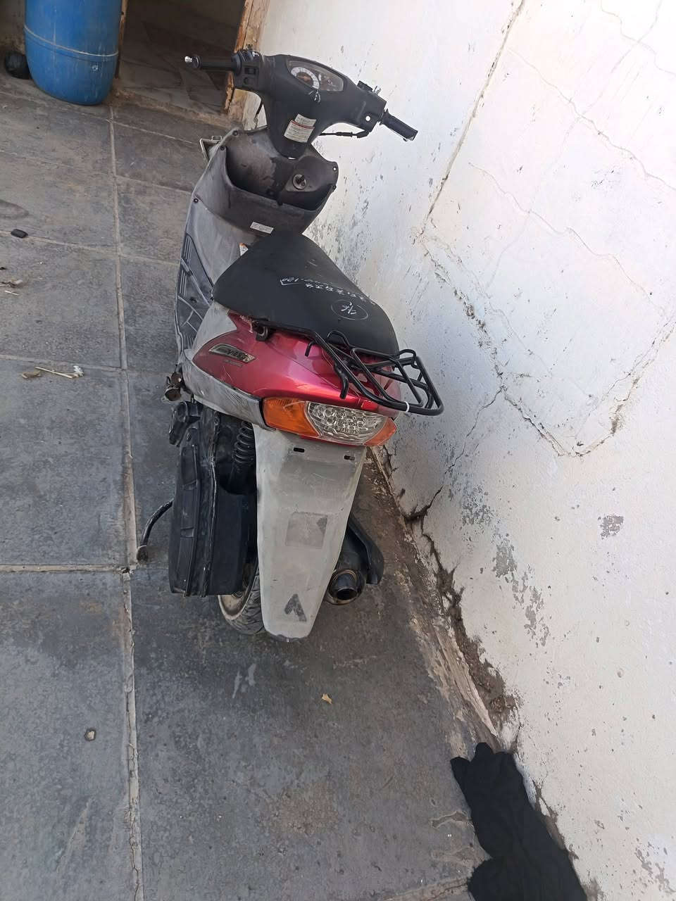 دراجه ادرس قديم كايمه  السعر 175 المكان كوت حي الحكيم اي استفسار اتصل عل الرقم ***********
