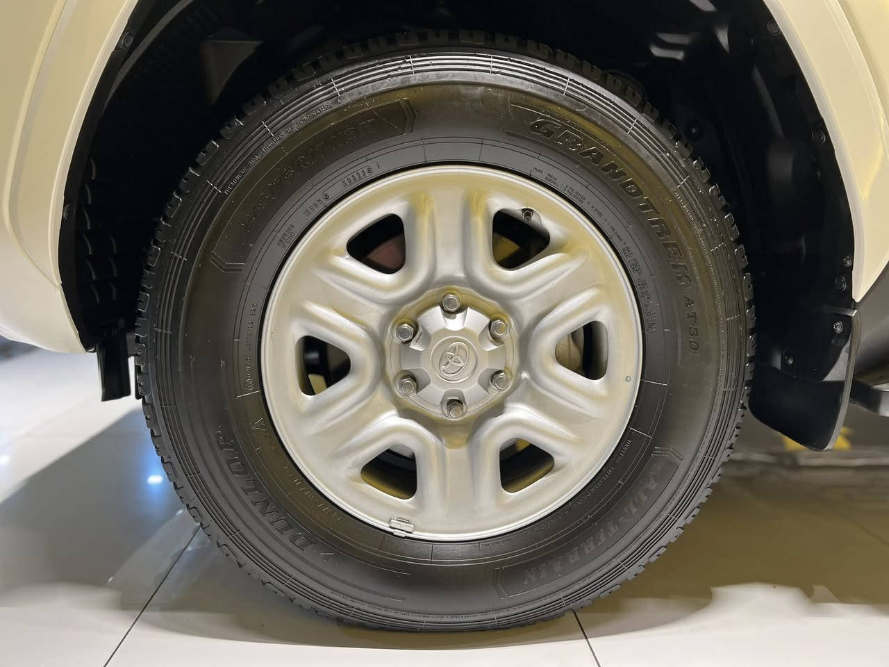 لاندكروزر 2023 GX
ضمان شريكه ساز 
ماشيه ٣٠الف 
سعر 535$
مكفوله كفاله عامه 
مكنها سليمانية 
***********
