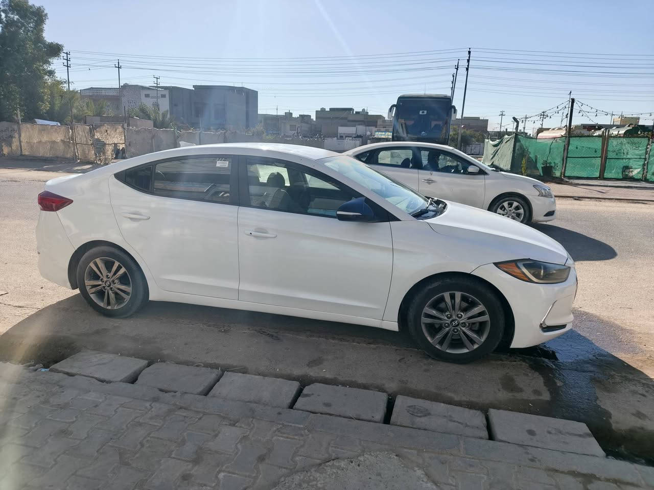 الانترا موديل 2017 وارد امريكي 
ضررها باب الصدر ومبدله نفس الون 
وبيه ربع القماره والبنيد رشات اثر تقشير 
رقم اربيل الماني
محرك 2000 دوش 
بصمة +ترحيب رادر مري تحكم ستيرن مانع انزلاق
هيتر كشنات داخل بيجي شاشة كبيره تدعم الكاربلي
تبريد منفصل ثلاث وضعيات قيادة للبيع او المراوس حسب القناعه السعر 116 
***********
