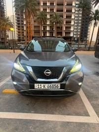 للبيع 2023 نيسان مورانو SV الحادث فقط ضربه من جهه الباب الامامي للسايق...