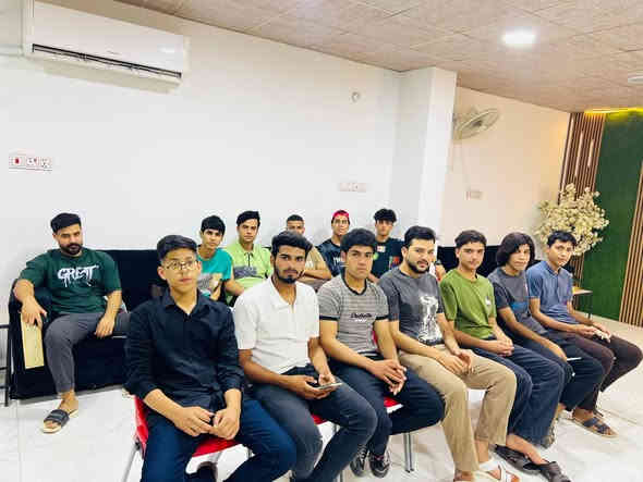 _هاااام ✂️🪮🙅
‎       ✨يعلن مركز السلام لتعليم فن  الحلاقه           
‎💥 دورة حلاقة شااااملة من الصفر الى الاحتراف
‎
‎💥الدورة متاحة للجميع و مفتوحة يعني ما تطلع من يمنا الا تتعلم و اتصير حلاق ممتاز 🤭🤭 
‎
‎                  ✨ برنامج التعليم كالاتي ✨
✂️‎القصات الحديثه 
‎✂️ تعليم الخيط
‎✂️ التحديد بانواعه
‎✂️حلاقة الذقن بالموس والمكينه
‎✂️ قص الشعر
‎✂️ تدريج اللحيه والشعر
‎✂️ التعقيم
‎✂️ غسول الشعر والعنايه به
‎✂️ تعليم التسريحه اليوميه
‎✂️ العنايه بالبشره 
‎✂️ التدريب 
‎✂️ العملي و الميداني 
‎
‎🔥مع برنامج للتعامل مع الزبون و كيفية ادارة الصالون 
‎  
‎  💯عند التخرج تحصل ع شهادة نجاح وتفوق🎩
‎
‎#ملاحظه_ضمان_تعليم_فن_الحلاقه

‎العنوان النجف حي ميسان شارع المركز  
‎
‎للحجز و الاستفسار راسلونه على الرقم*********** // واتساب 
‎                         
‎#سااااارعوا_بالحجز_العرض_لفترة_محدودة
‎
‎🔥فقط 150 الف🔥 🔥فقط 150 الف
‎
‎#في_حال_عدم_نجاح_الطالب_تعاد_ الدوره_مجانا
‎
