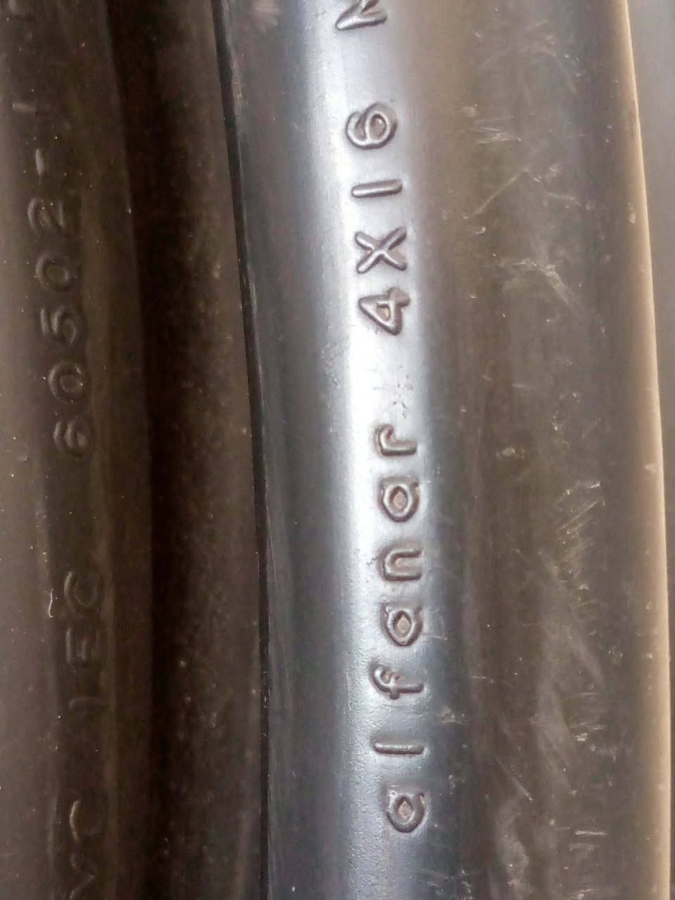 كيبل  للبيع  4×16سعودي الفنار طول 17متر بغداد البلديات  الاتصال  ***********
