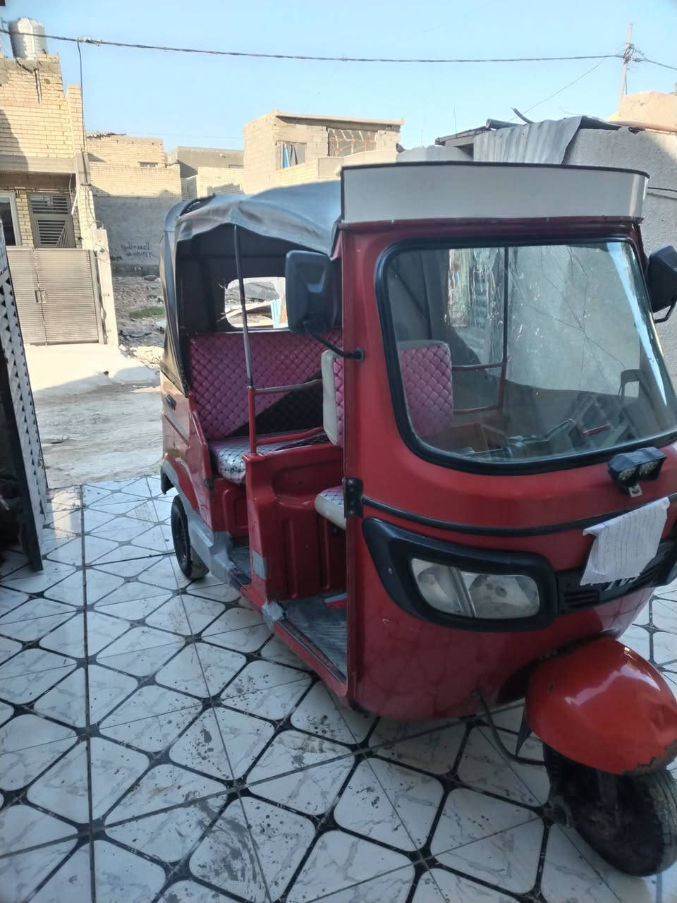 سلام عليكم ورحمة الله وبركاته تكتك موديل 18 مرقمه كامله ما بيه اي عطل نكره سلف وكبل للشارع عوزه بس جادر تكتك معمره جديد سعره 4 وبيه مجال شي بصيط هاتف ***********/*********** مكاني بغداد ابو غريب قرب مستشفه ابو غريب
