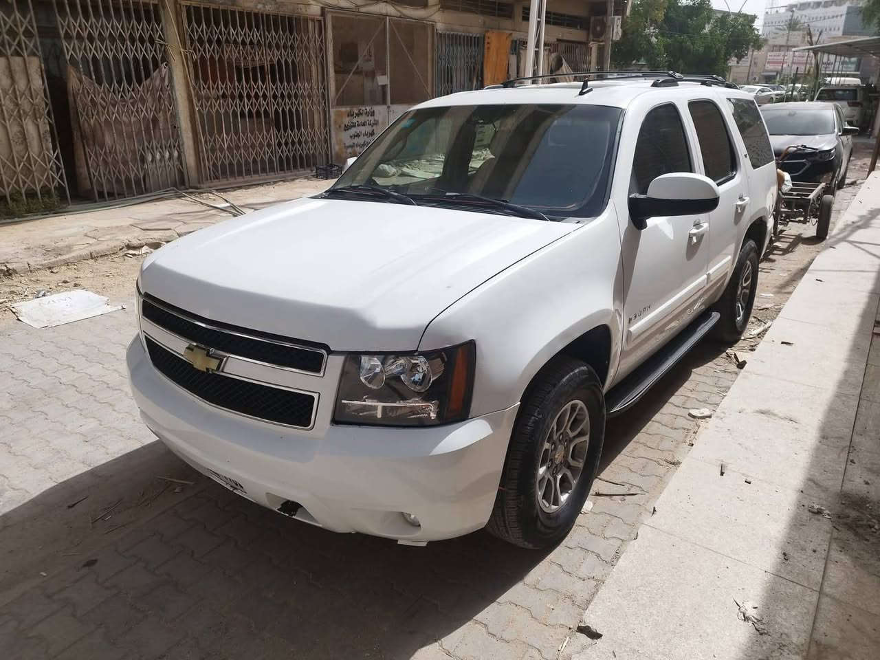 السلام عليكم
تاهو ٢٠٠٧ ادوات LTZ ملكي كشن منفرد اعلى فئه فول مواصفات 
مكفوله من الگصه والسرقه والعشائر وانتر بول 
فتحه سقف 
حساسات امامي خلفي 
جنطه كهرباء 
كاميرا خلفيه 
تدفئه كشنات امامي خلفي 
منظومه زنون مع كشافات زنون 
گير و مكينه خير من الله 
تبريد ويه السويچ 
ويل كب ١٧ مع تخم تاير جديد 
باتري جديد 
منظومه سماعات مع مضخم صوت مع شاشه اصليه تدعم صوت استريو 
مكاني البصره. السعر 70بيه مجال أو مراوس ب اوباما 15
***********
