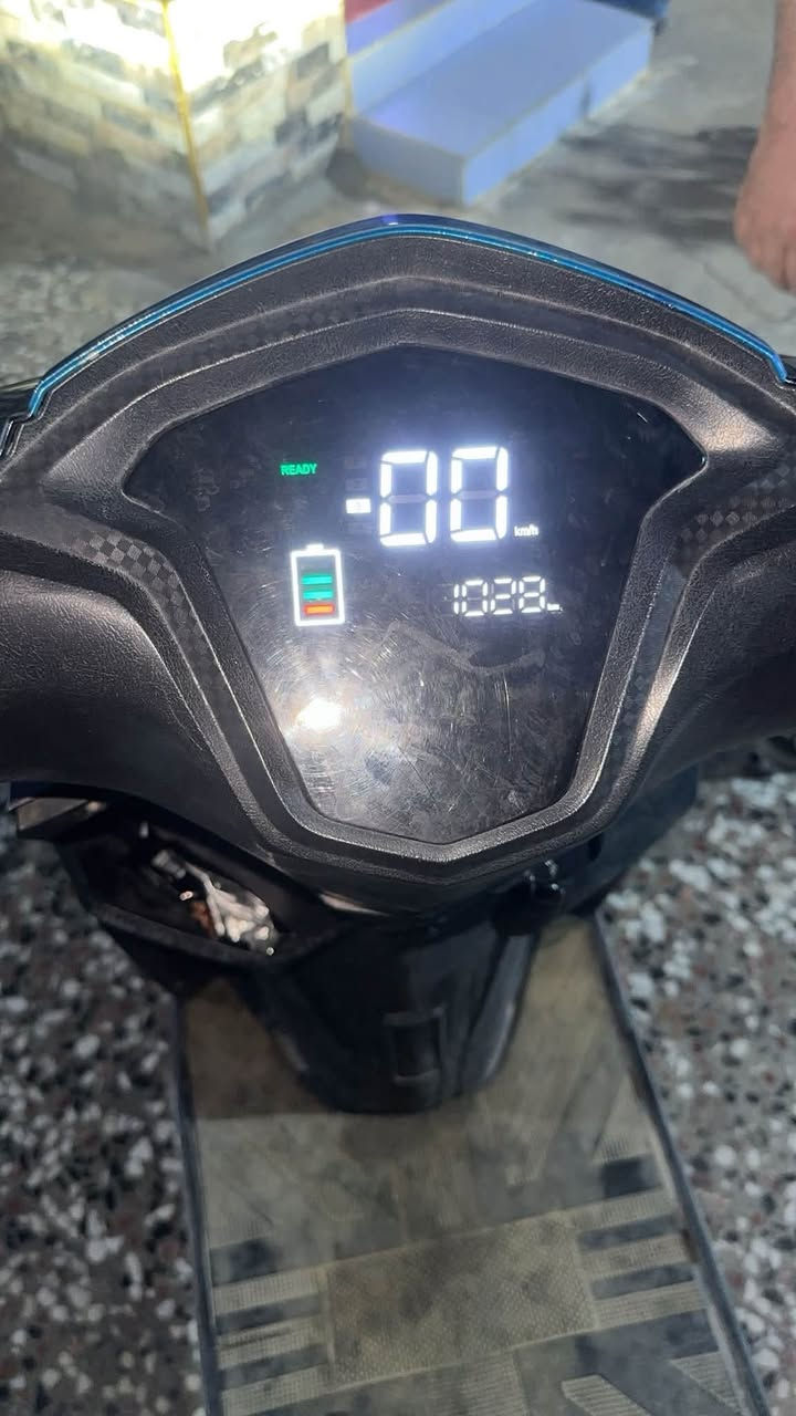 السلام عليكم باسكل شحن للبيع بطاريات جدد الكشر مثل ماواضح بل صور السعر450 بي مجال بسيط مكاني الرمادي الورار ***********
