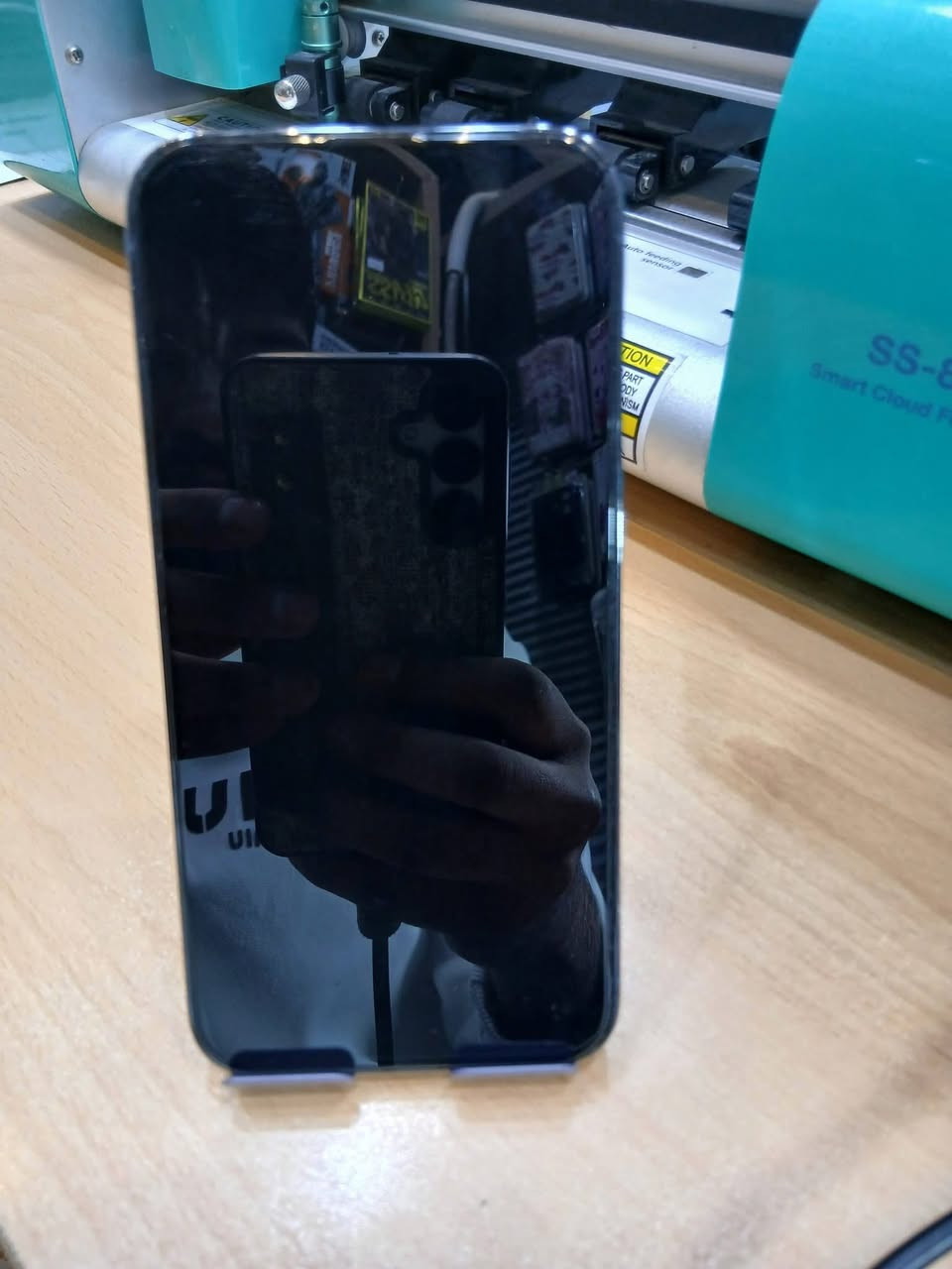 سلام عليكم شباب ١٣ برو ماكس جهاز مفول نضافهه مكفول بطاريهه ٩٣ شرط ممعلابه كامل ملحقات كارتونهه وكيبل شحن نموذج M السعر ٧٠٠ قفل الشراي يتصل ***********’
