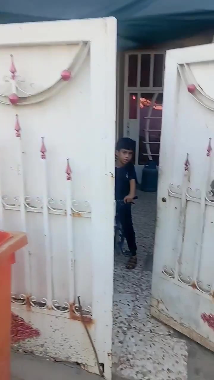 الخدمات قرب المدرسه الايرانيه المساحه 100 متر  السعر 52 وبي مجال اذا شراي
*********** 
متوفر عروض في كافه مناطق الحسينيه بالاضافه لمنطقه الحرس
