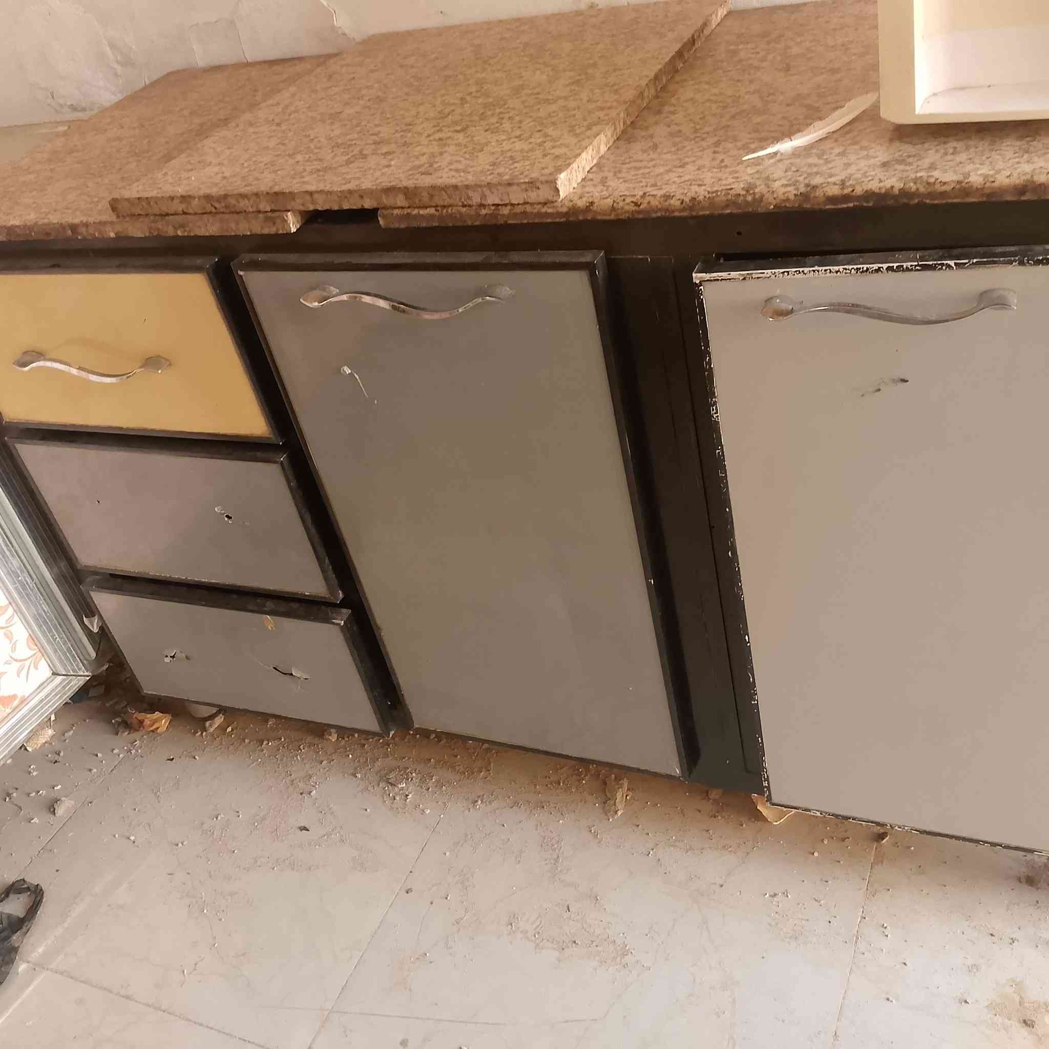 كاونتر اربع قطع 250وبي مجال قليل  الميز مرمر وبي قطعه مال قنينه غاز


**إذا كنت صاحب هذا الإعلان وتريد حذفه لأي سبب، رجاءا أرسل رسالة إلى الدعم الفني**