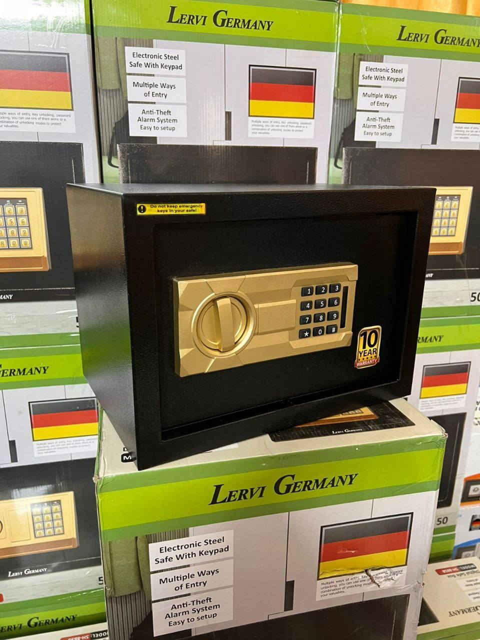 عرض 35سم ارتفاع 25سم عمق 25سم وزن 6ونص بيها مغذي خارجي وشاحن 50 الف توصيل مجاني جميع المحافظات العراق للحجز والاستفسار مراسلة واتساب *********** بغداد, العراق
