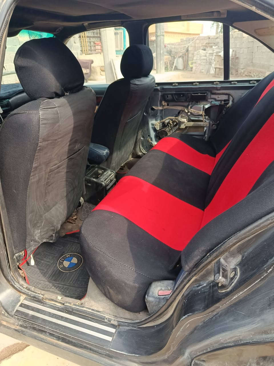 سلام عليكم للبيع بي ام دبليو مفتوح 535 سنويه 30 هزه متصعد بسمي تحويل ثاني يوم مكان  بغداد نقصه بطاين الوره سعر 40 وبيه مجال للاستفسار ***********
