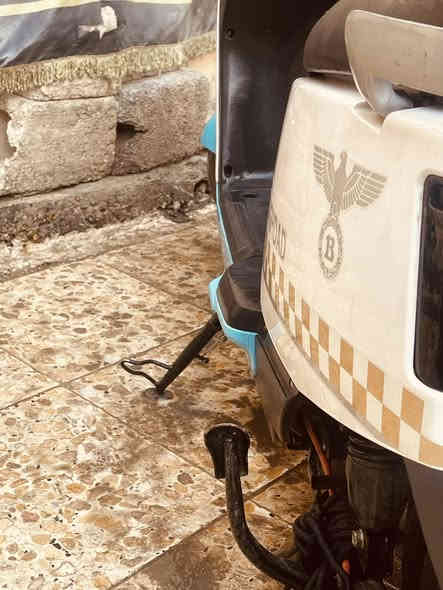 دراجه شحن بوليس دراجه نضيفه جدأ نقصه بس قاعده شعن زغير ب 5الف تبديله دراجه شحنه كلش قوي ويطول دراجه خدميه والله نزلته 1200ورايده 650وبيه مجال تواصل وتساب ***********
