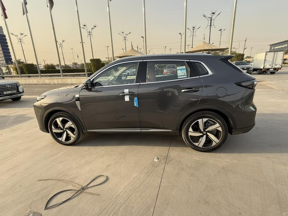 سلام عليكم
سيارة شانجان UNI-S موديل 2025 للبيع 

ماشية سيارة 1100 KM    (زيرو) 
المحرك 4 سلندر تيربو 1500 
185 حصان كير 7 سرعات 

السيارة اقتصادية و بانزين محسن و عادي 
(مواصفات السيارة)

🛑حجم الويل 19 
 🛑لايت led امامي و خلفي 
🛑فتحة سقف بانوراما 
🛑بصمة 
🛑مثبت سرعة 
🛑مرايا كهربائية 
🛑المقاعد جلد 
🛑رادار امامي و خلفي 
🛑360 درجة 
ABS🛑 
🛑مانع انزلاق 
🛑6 ايرباك 
🛑نضام الثبات الاكتروني 
🛑الحفاظ على المسار 
🛑تحذير الاصطدام الأمامي 

السيارة صار 3 أسابيع من اشتريتها السيارة جديدة  

🔴مكفولة كفالة عامة🔴
السعر 
(27 مليون)نقد بدون اقساط 

مكان السيارة بغداد زيونة
للتواصل 
***********
