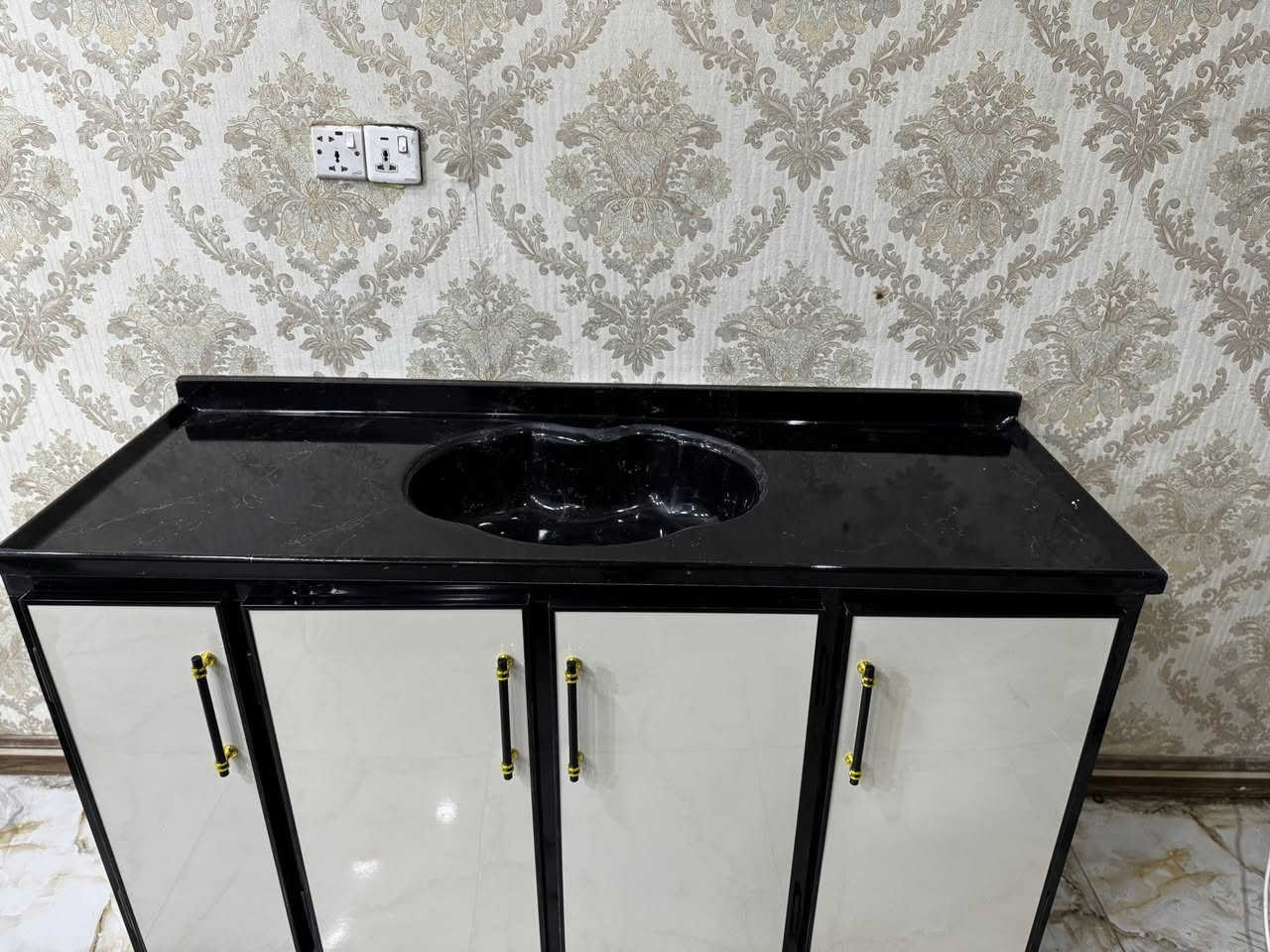 سنوكه انواع الحجام متر /متر و٢٠/متر ونص مرمر تفصال اسعار مناسبه سعر واتساب او خاص عنوان نهاوند شارع 20مقابل صيدلية هبة ***********
