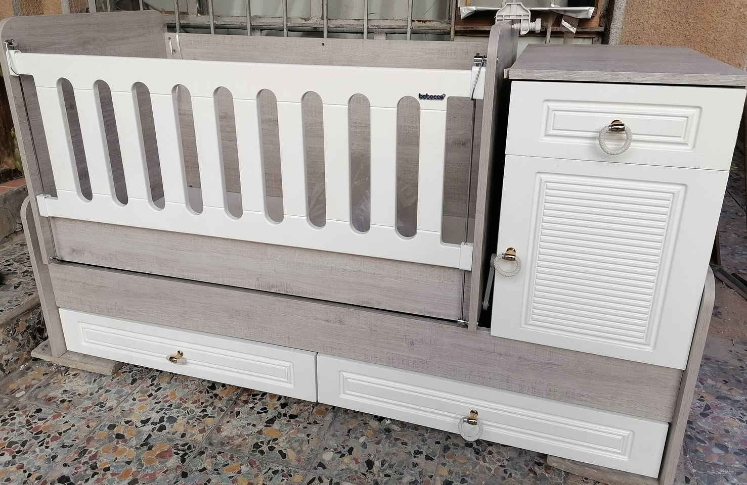 جرباية طفل للبيع وبي هزاز وتتحول سرير للطفل أيضا
السعر ١٥٠ الف
الاتصال / ***********
