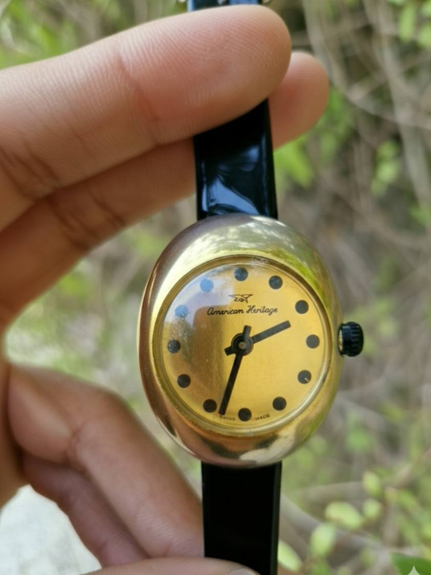 سلام عليكم فنتج سويسري اصل انتاج ٧٠ الساعة ميكانيك تكويك ماتزيد وتنقص بالوقت دقيقة كلش حلوة الساعة  نادرة لامبدل سير ولا مكينة على حالهة سعرها اريدة ١١٠ وبيهة مجال الكم


**إذا كنت صاحب هذا الإعلان وتريد حذفه لأي سبب، رجاءا أرسل رسالة إلى الدعم الفني**